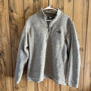 Men’s The North Face Gordon Lyons 1/4 zip sweater.